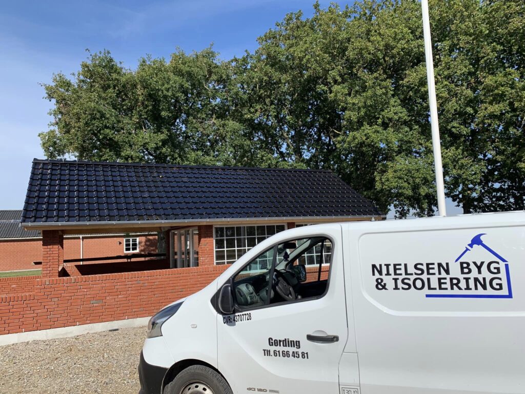 Nielsen Byg & Isolering team på arbejde